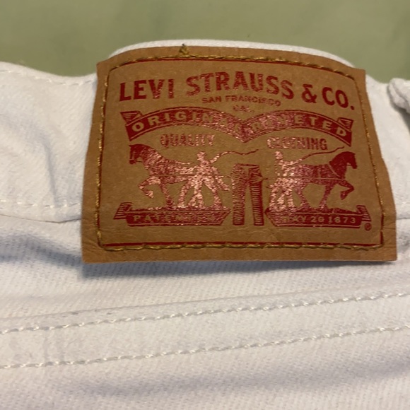 Levi’s White Jean Shorts - Picture 3 of 6